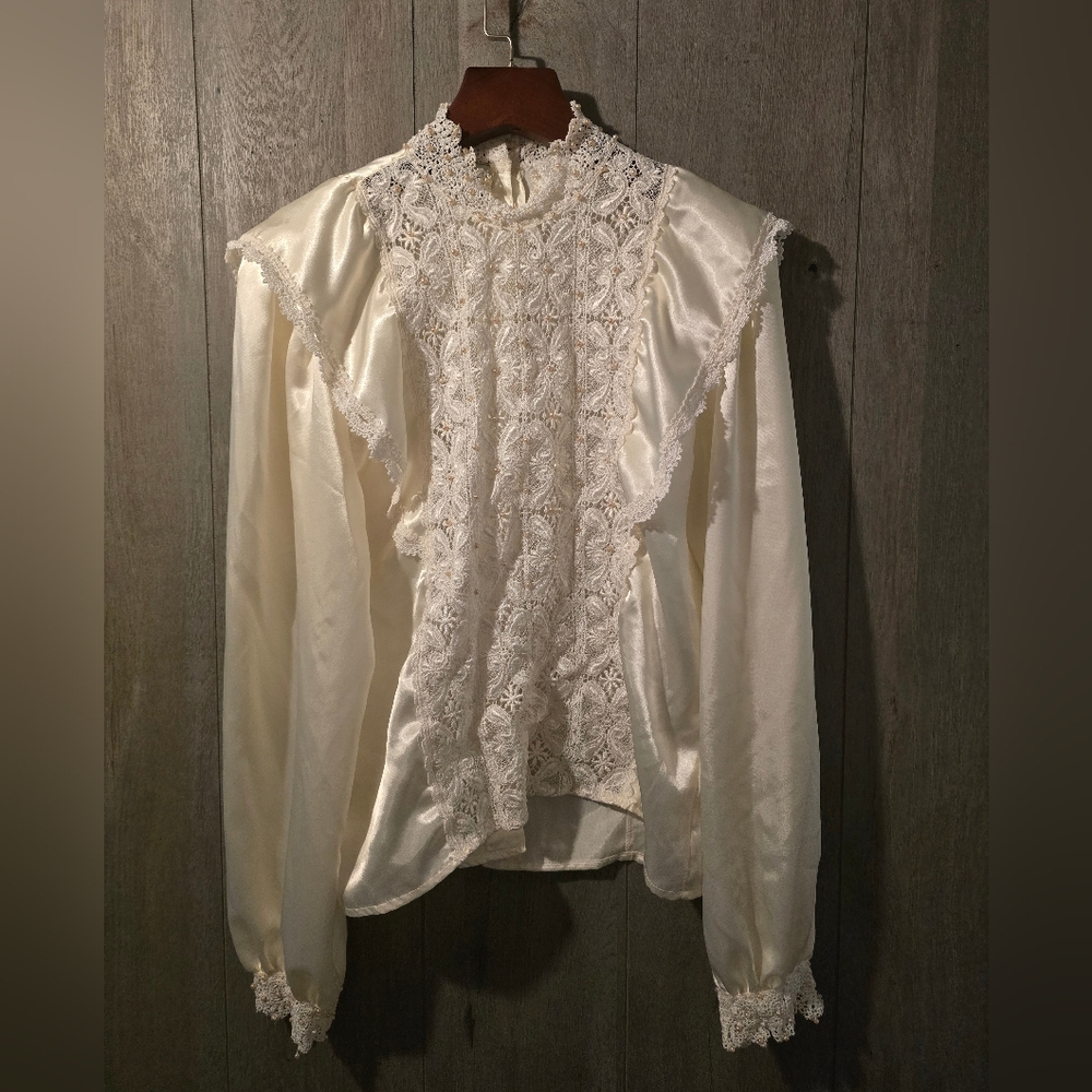 Vintage Wedding Sonya Ratay Michelle Stuart Cream Lace Top